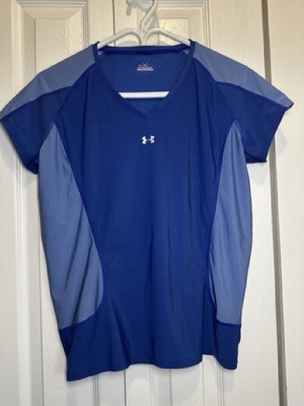 Under Armour Women's HeatGear Blue V-Neck Athletic Tee - XL #128